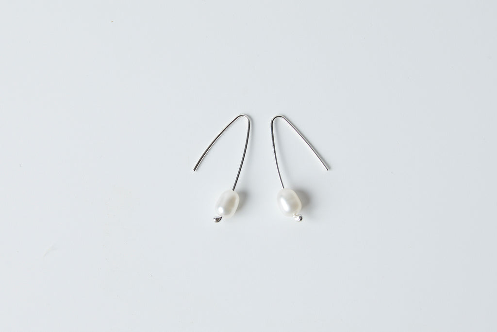 Short pearl earrings