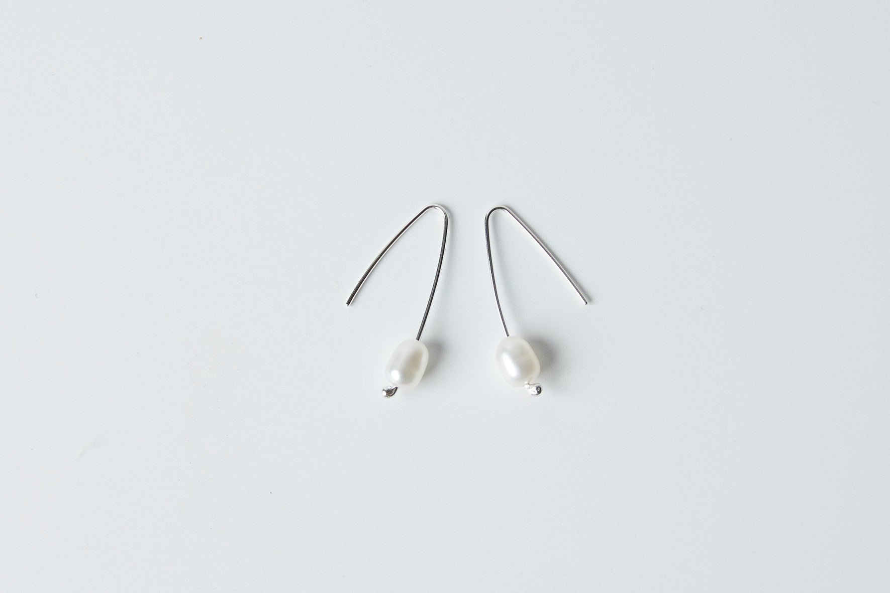 Short pearl earrings