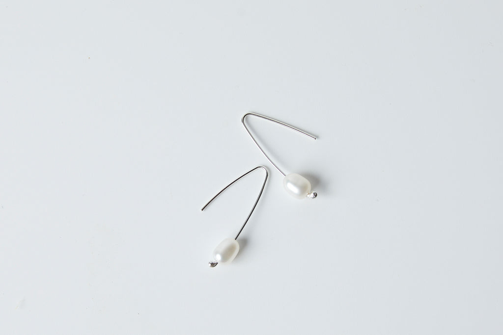 Short pearl earrings