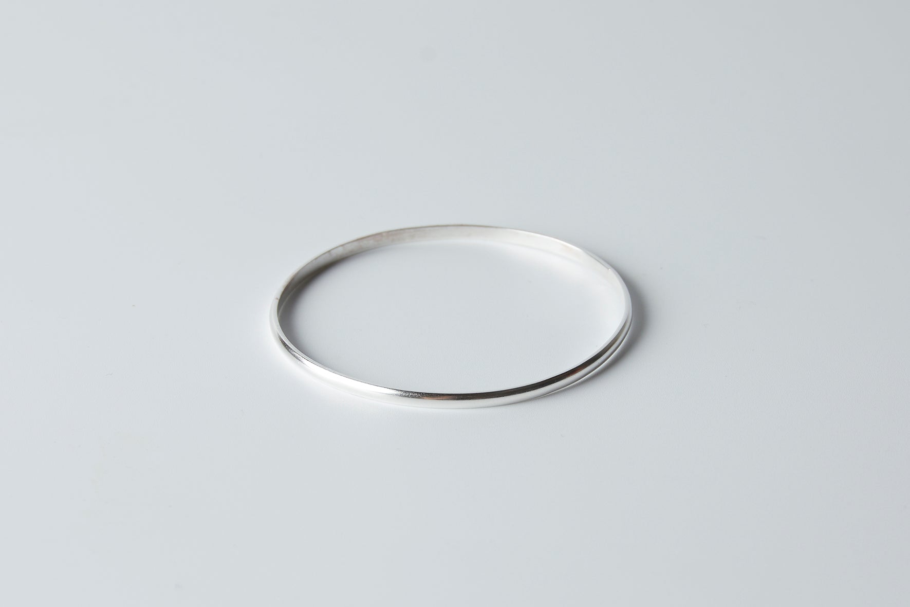 Simple bangle